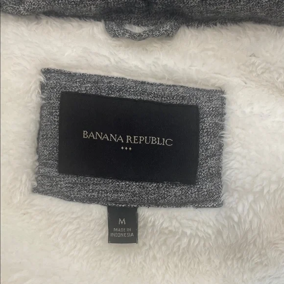 Banana RepublicWomen’s Gray Vest with Faux Fur Hood Size Medium - Picture 5 of 8